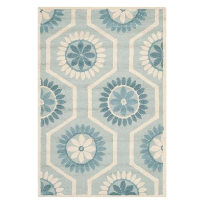 Holly Floral Tufted Area Rug - Safavieh - Image 4